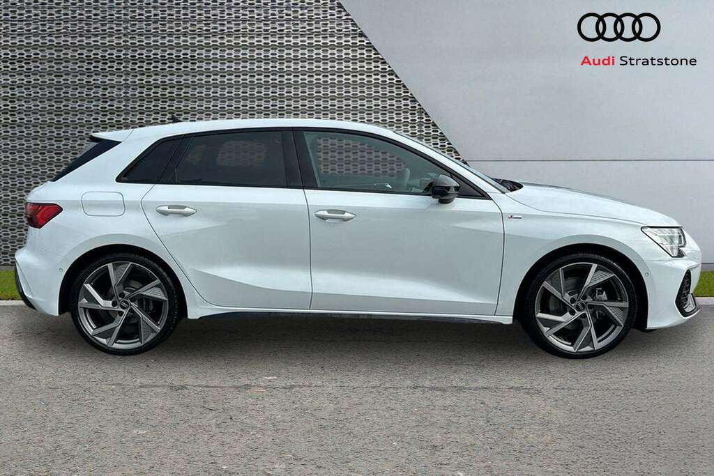 Audi A3 1.5 Tfsi 150 Black Edition S Tronic 2025 BG75WRX White #4