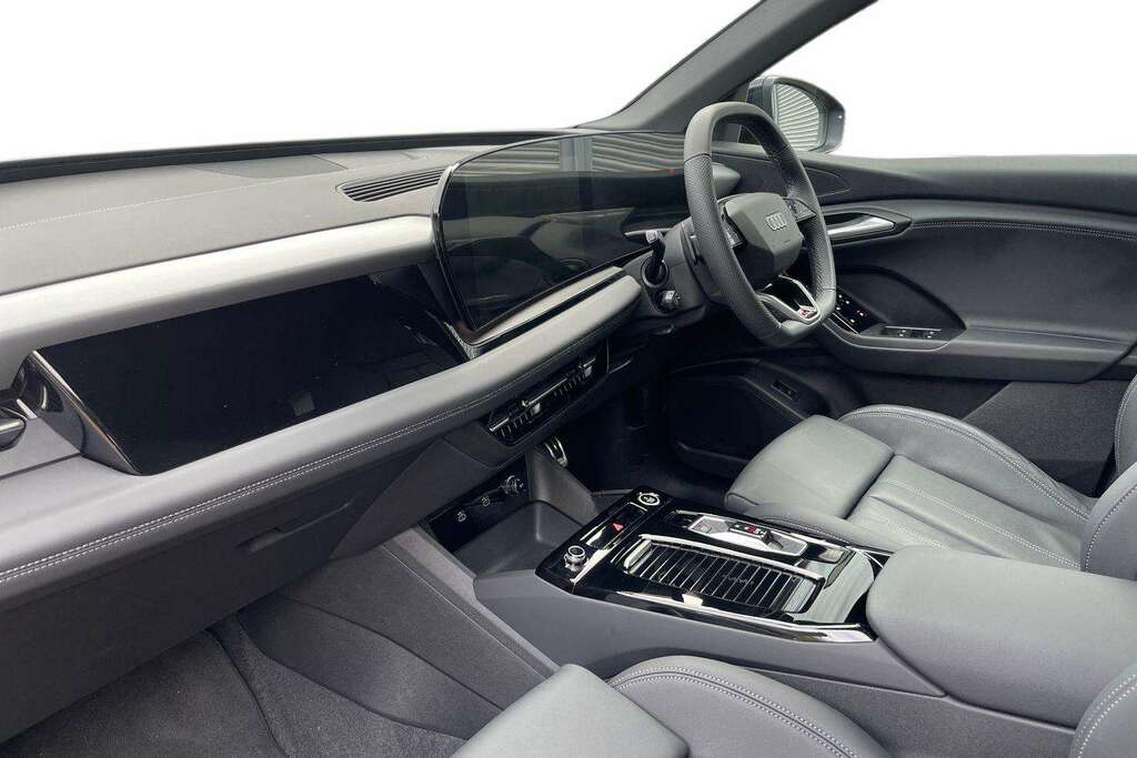 Audi Q6 E-Tron 185Kw 83Kwh S Line 2025 LM25VRC Black #2