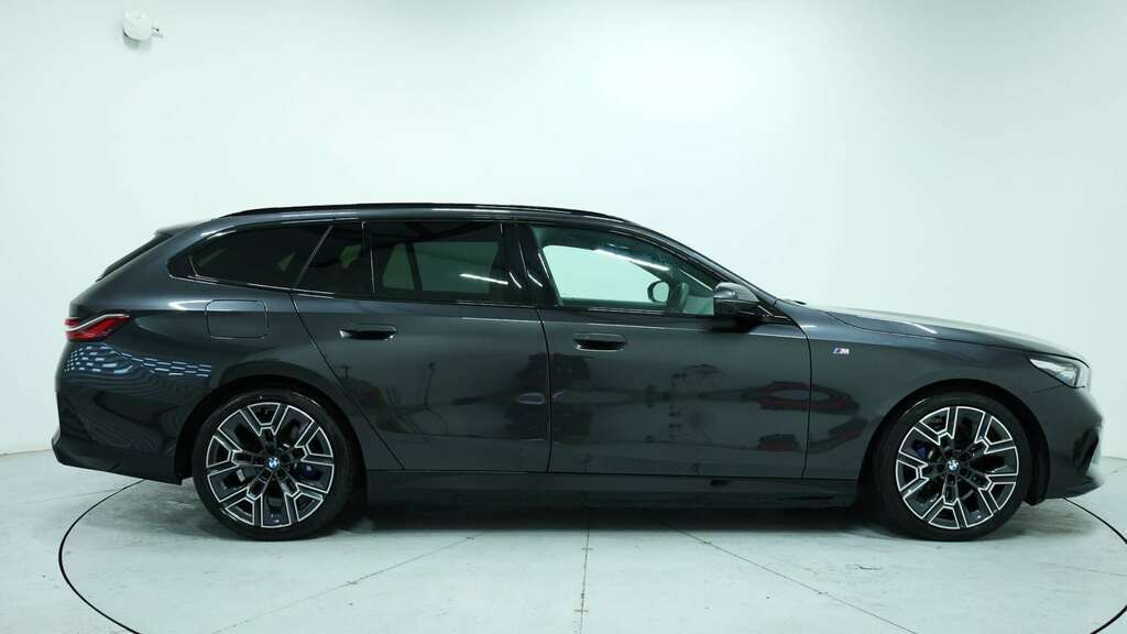 BMW 5 Series 530E M Sport 2025 YA25EPC Grey #2