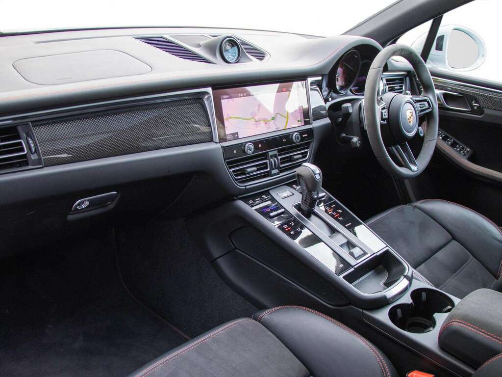Porsche Macan Gts S-a 2024 CA24FFZ White #3