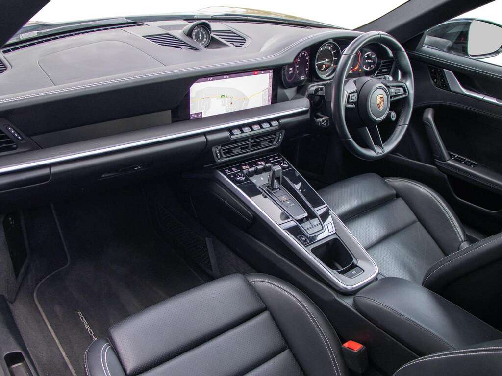 Porsche 911 Carrera 4 S-a 2020 LX70OEZ Black #3