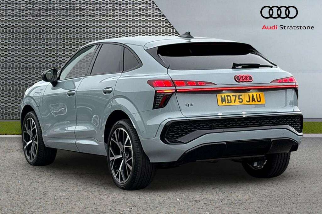Audi Q3 1.5 E-hybrid Launch Edition S Tronic 2026 #3