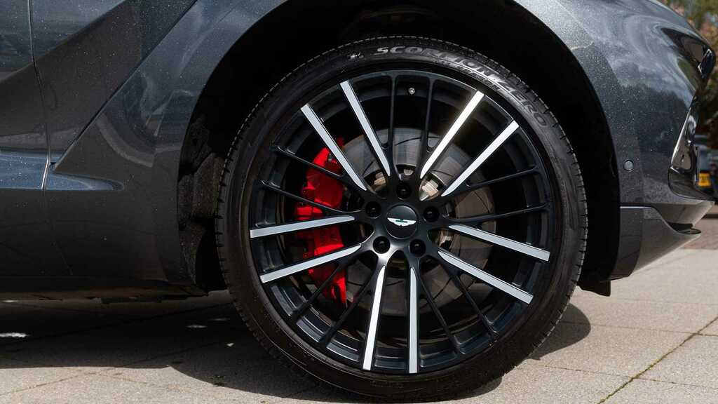 Aston Martin DBX V8 550 Touchtronic 2024 V024YYT Grey #4