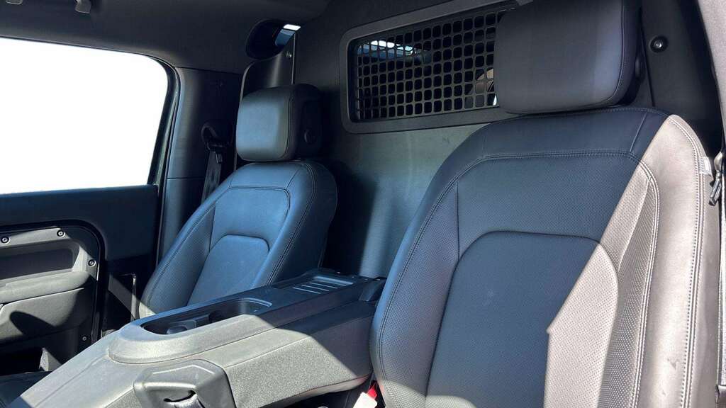 Land Rover Defender 90 3.0 D350 Hard Top X-dynamic Hse 3 Seat 2024 Grey #4