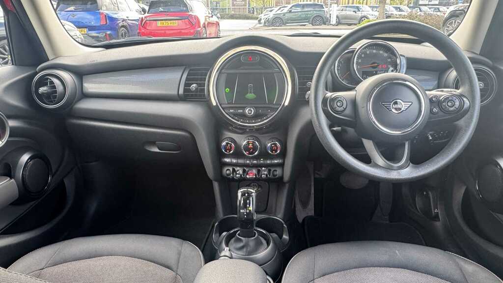 Mini Hatch 1.5 Cooper Classic II 2020 ST70ECY Red #3
