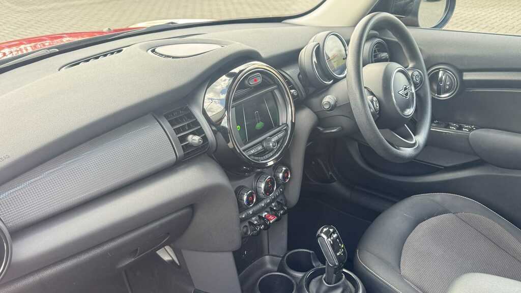Mini Hatch 1.5 Cooper Classic II 2020 ST70ECY Red #6