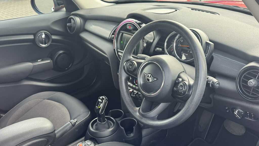 Mini Hatch 1.5 Cooper Classic II 2020 ST70ECY Red #5