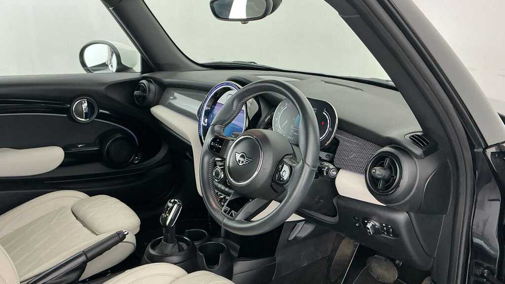 Mini Hatch 1.5 Cooper Exclusive 2022 YM71PKX Black #5