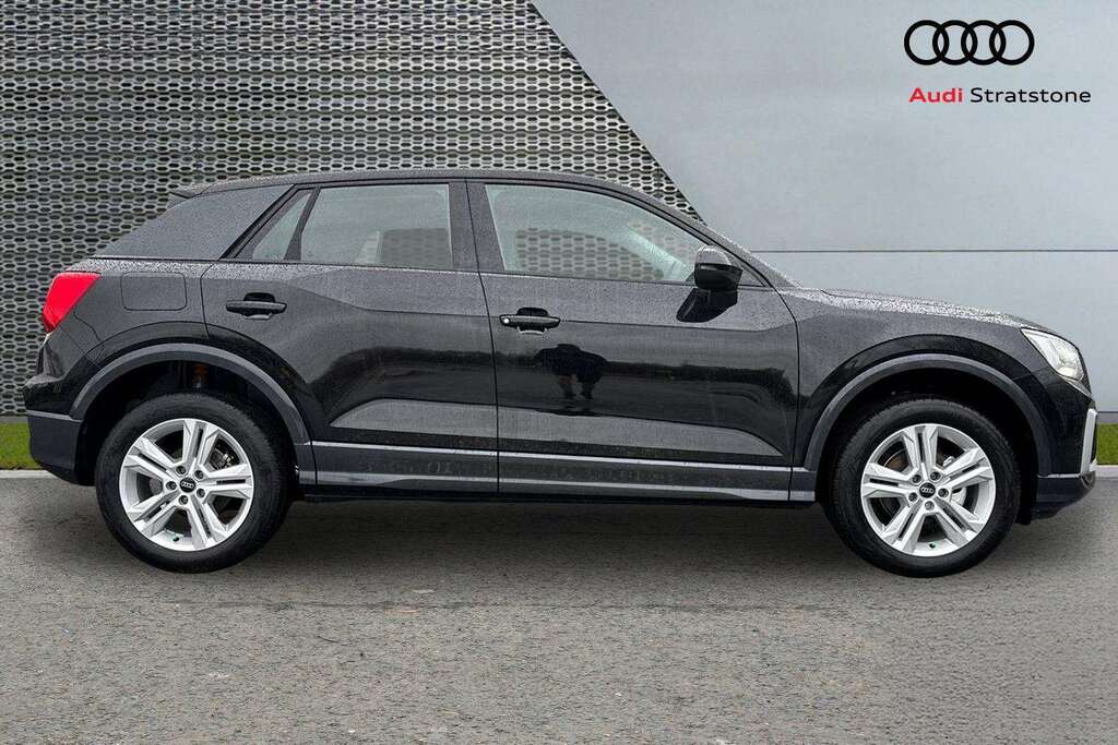 Audi Q2 30 Tfsi 116 Sport 2025 MV75FUO Black #4