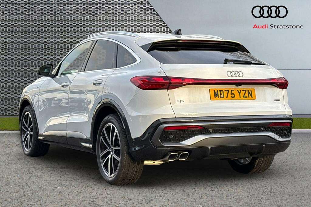 Audi Q5 2.0 Tdi Quattro Launch Edition S Tronic 2025 MD75YZN White #3