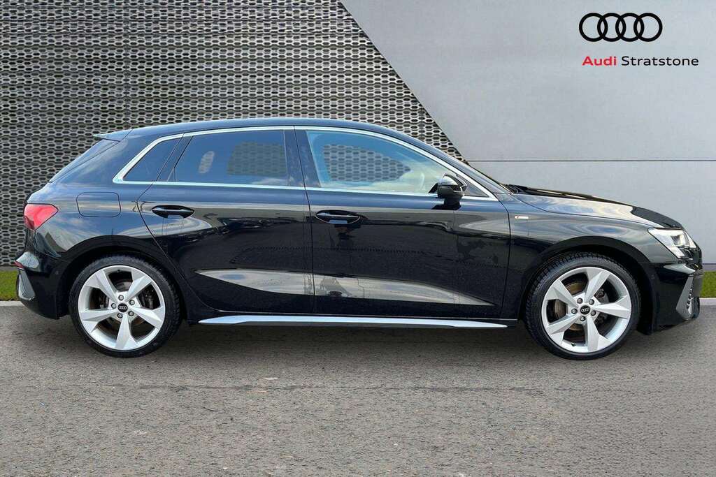Audi A3 35 Tfsi S Line S Tronic 2024 DF24WSE Black #3