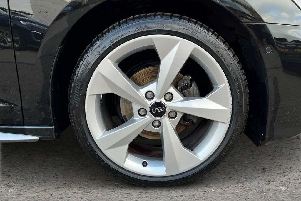 Audi A3 35 Tfsi S Line S Tronic 2024 DF24WSE Black #4