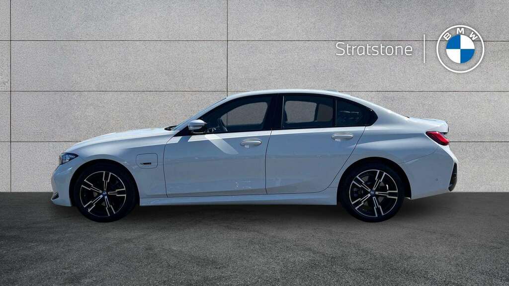 BMW 3 Series 330E Xdrive M Sport Step 2022 FD72OZX White #4