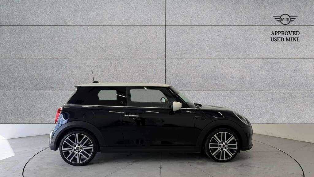 Mini Hatch 1.5 Cooper Exclusive Premium 2024 FJ24TGF Black #2