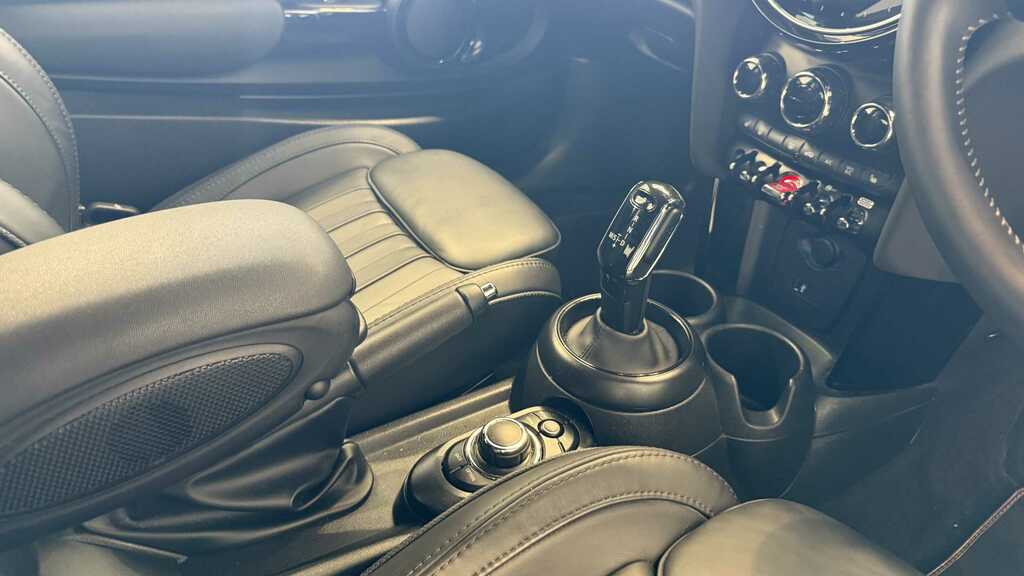 Mini Hatch 1.5 Cooper Exclusive Premium 2024 FJ24TGF Black #6