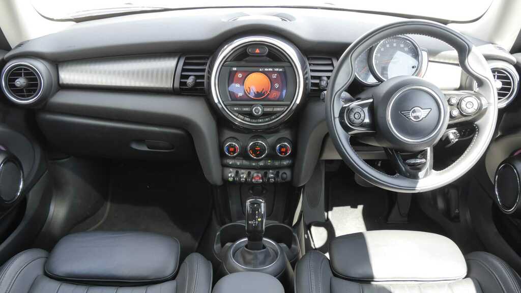 Mini Hatch 1.5 Cooper Exclusive II Comfortnav Pck KR70VLX Green #4