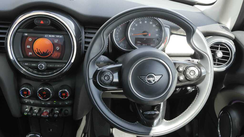 Mini Hatch 1.5 Cooper Exclusive II Comfortnav Pck KR70VLX Green #5