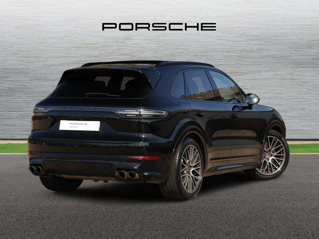 Porsche Cayenne Cayenne Gts My23 2022 LF72DYJ Black #3