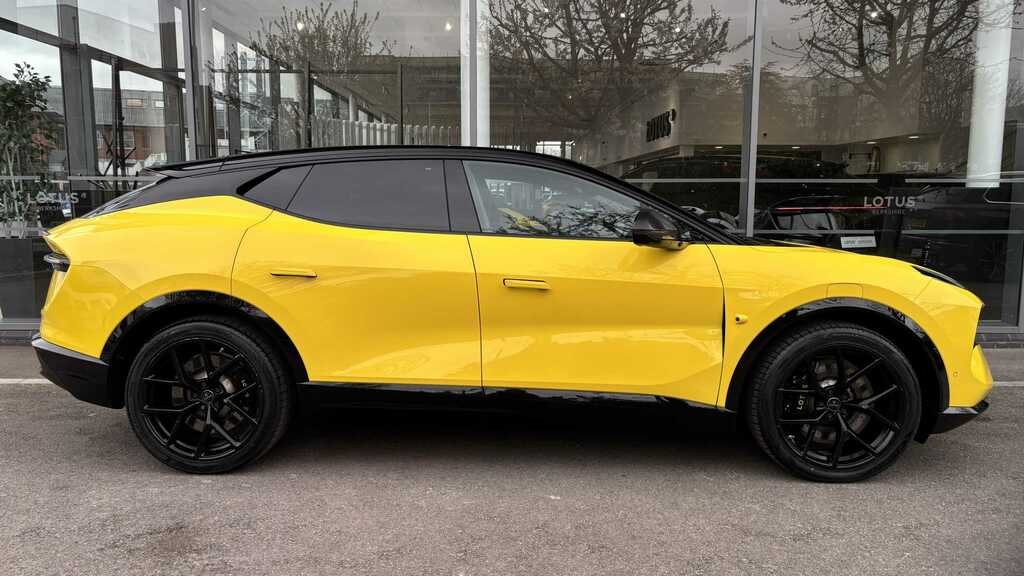Lotus Eletre 675Kw R 112Kwh 2025 LE74EJL Yellow