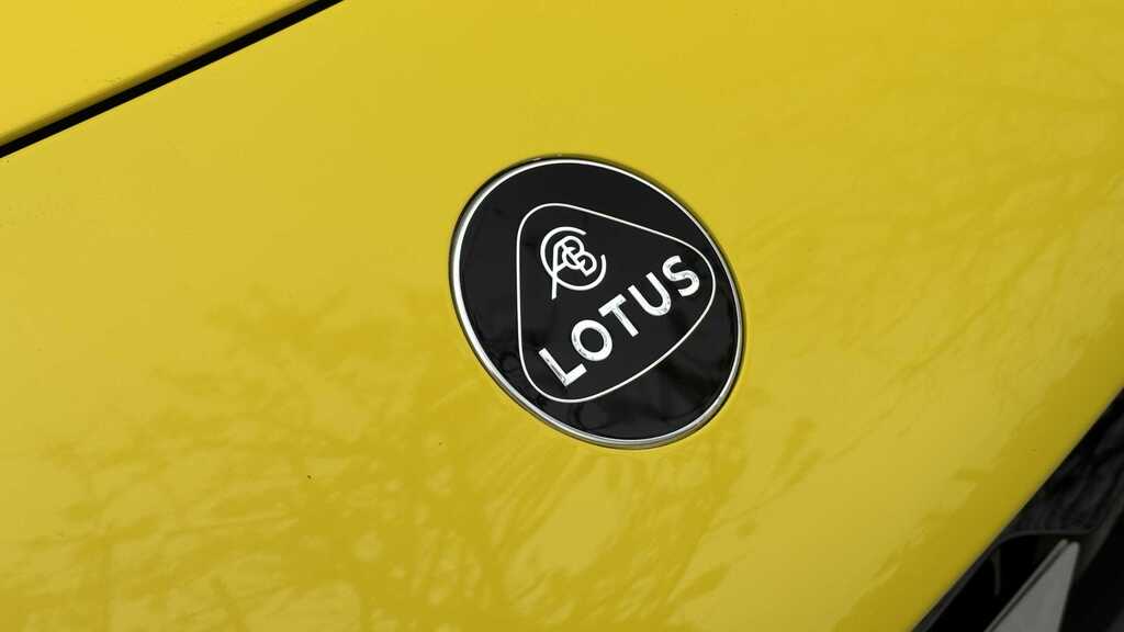 Lotus Eletre 675Kw R 112Kwh 2025 LE74EJL Yellow #5
