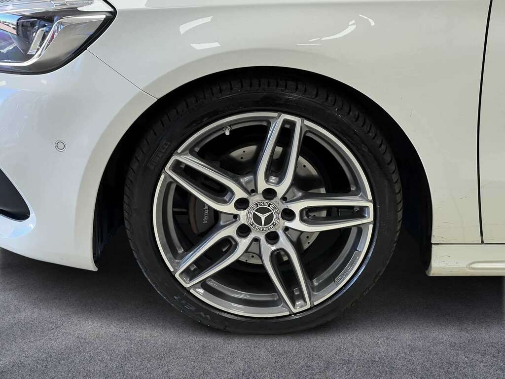 Mercedes-Benz A Class A180d Amg Line Premium 2017 YF17XOT White #2