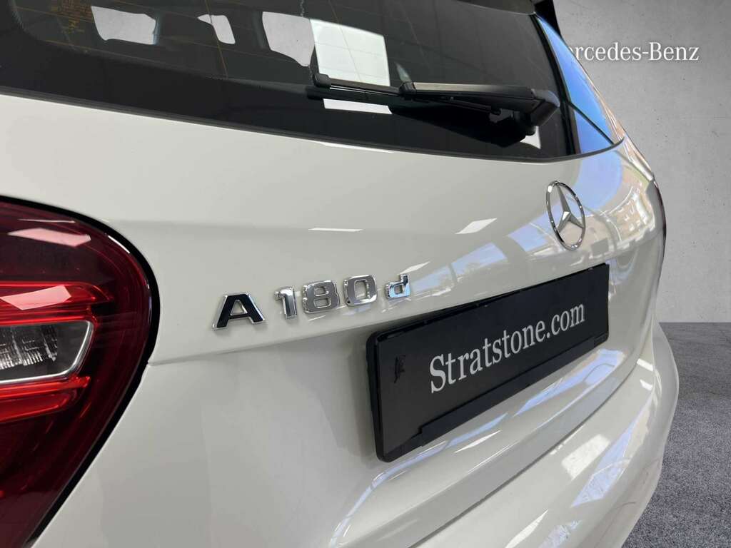 Mercedes-Benz A Class A180d Amg Line Premium 2017 YF17XOT White #5