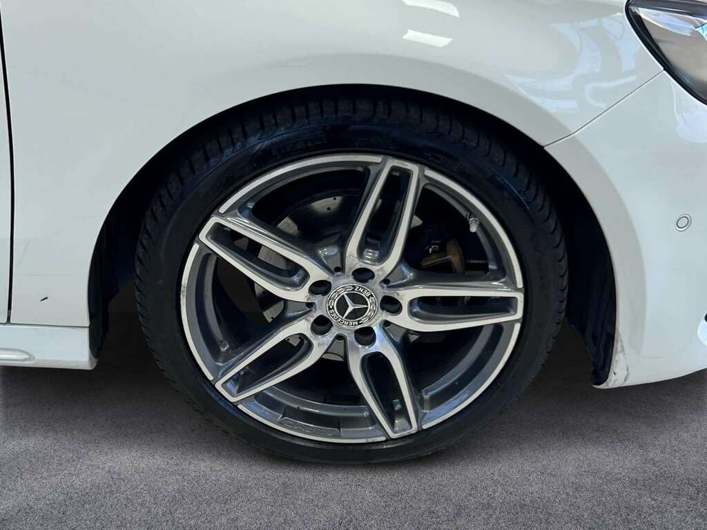 Mercedes-Benz A Class A180d Amg Line Premium 2017 YF17XOT White #4