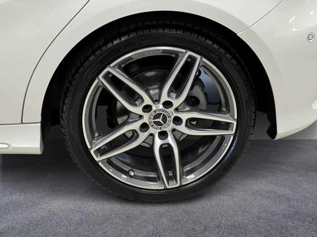 Mercedes-Benz A Class A180d Amg Line Premium 2017 YF17XOT White #3