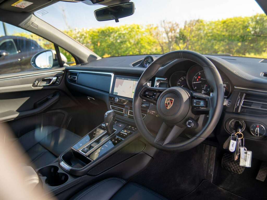 Porsche Macan T S-a 2024 RE74UXT White #3