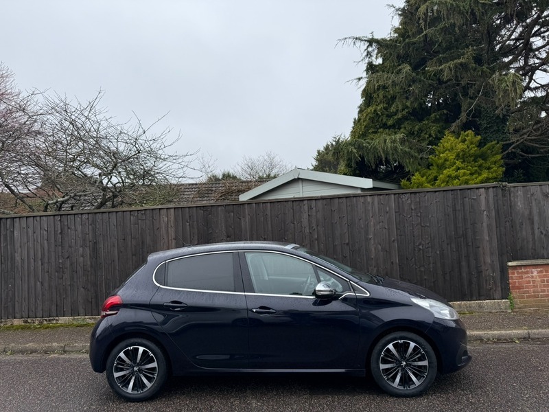 Peugeot 208 Allure Premium Blue #2