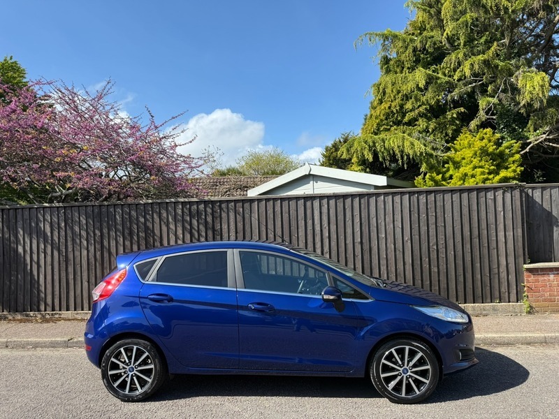 Ford Fiesta Titanium Blue