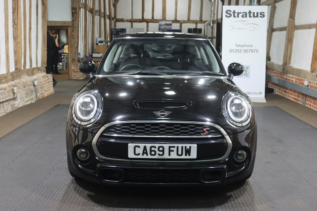 Mini Hatch 2.0 Cooper S Classic Steptronic Euro 6 S S CA69FUW Black #2