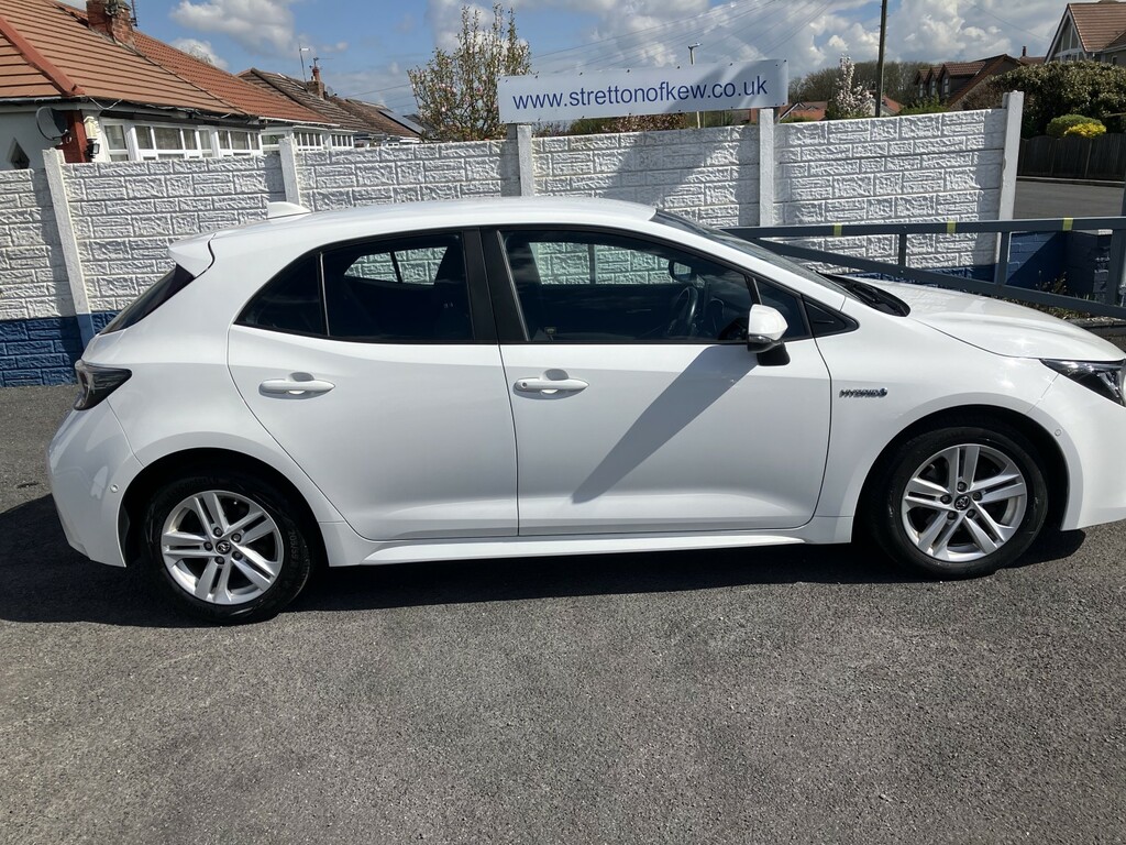 Toyota Corolla Hatchback 1.8 Vvt-h Icon Tech 201969 White