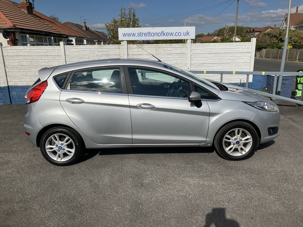 Ford Fiesta Hatchback 1.3 Zetec 201616 Silver