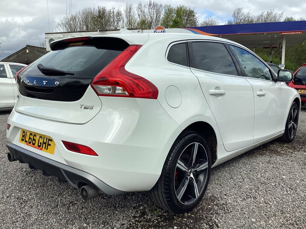 Volvo V40 2.0 T2 R-design Hatchback Euro 6 BL66GHF White #3