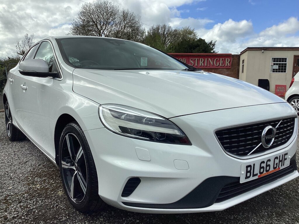 Volvo V40 2.0 T2 R-design Hatchback Euro 6 BL66GHF White #2