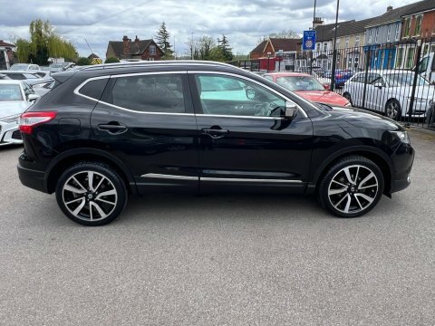 Nissan Qashqai 1.6 Dci Tekna Black #6