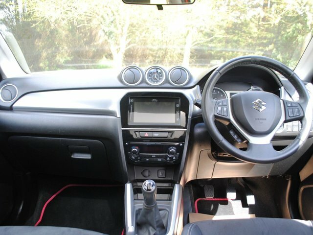 Suzuki Vitara 1.6 Sz5 Suv Red #4