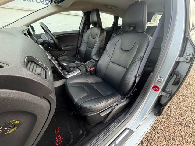 Volvo V40 2.0 D4 Se Lux KW65LVC Silver #3