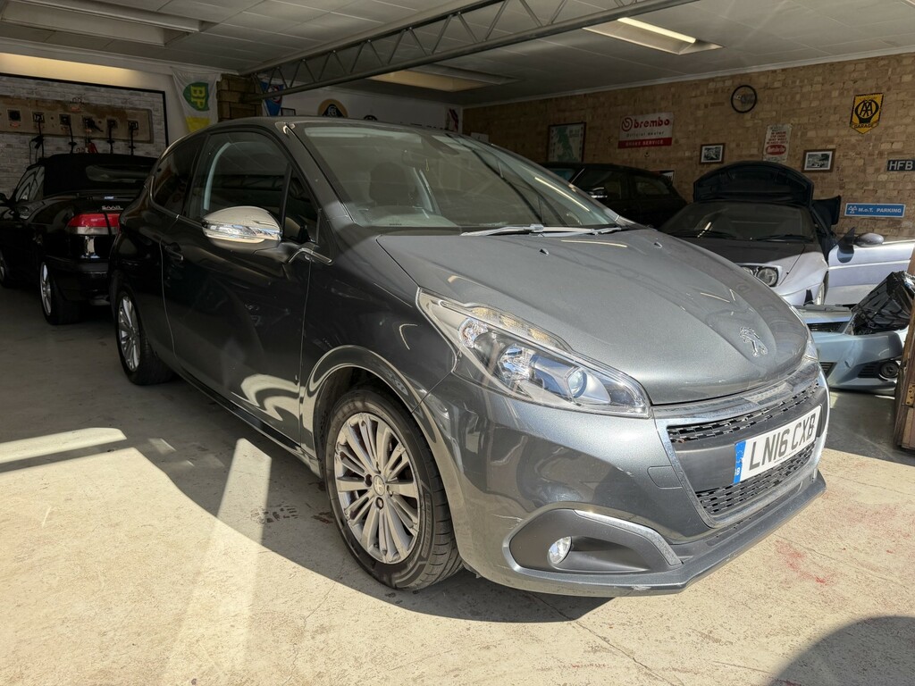 Peugeot 208 1.2 Puretech Allure Grey