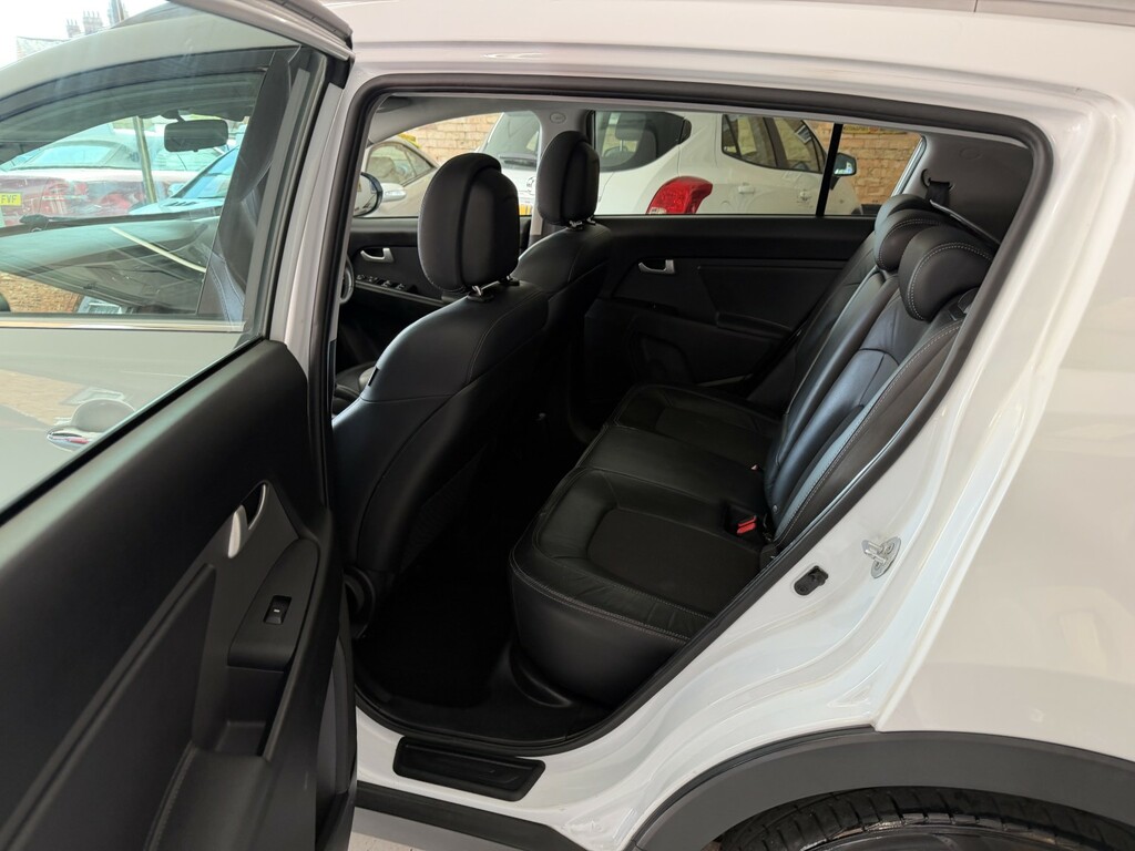 Kia Sportage 1.7 Crdi Ecodynamics 2 FG13KYC White #6