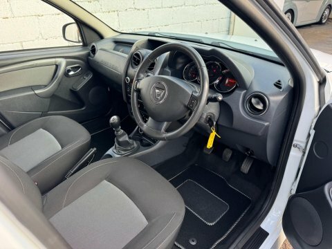 Dacia Duster 1.5 Dci Laureate FV66ZSY #2