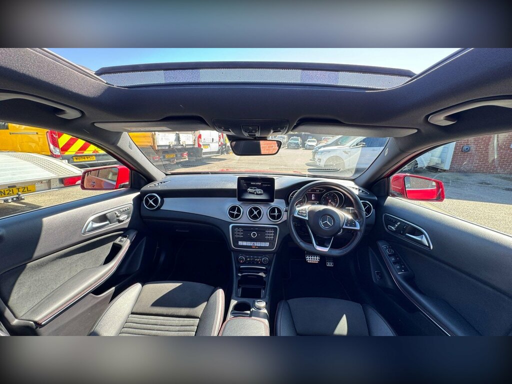 Mercedes-Benz GLA Class 1.6 Gla200 Amg Line Premium Plus Suv Red