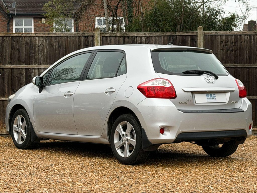 Toyota Auris 1.6L Tr SJ10HZP Silver #4