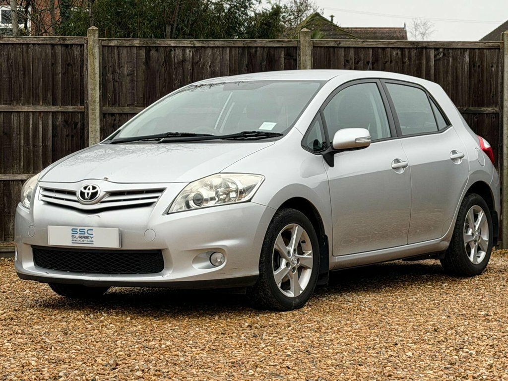 Toyota Auris 1.6L Tr SJ10HZP Silver #2