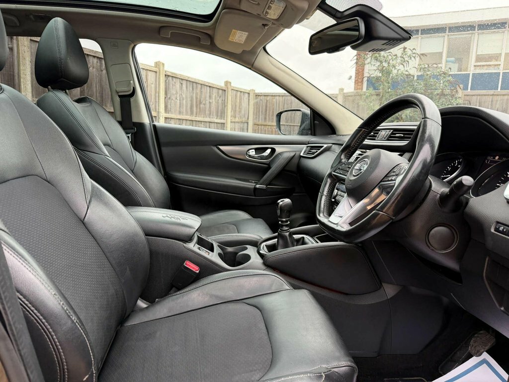 Nissan Qashqai 1.2L Tekna YE67SZX Black #5