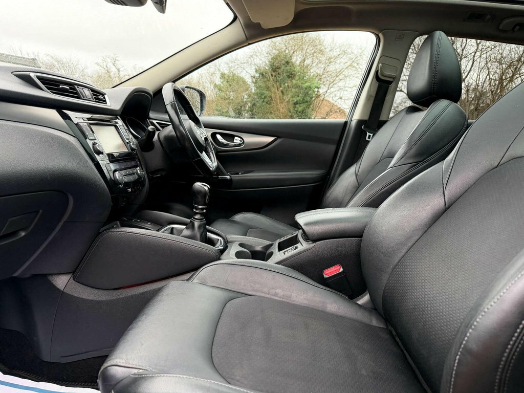 Nissan Qashqai 1.2L Tekna YE67SZX Black #6