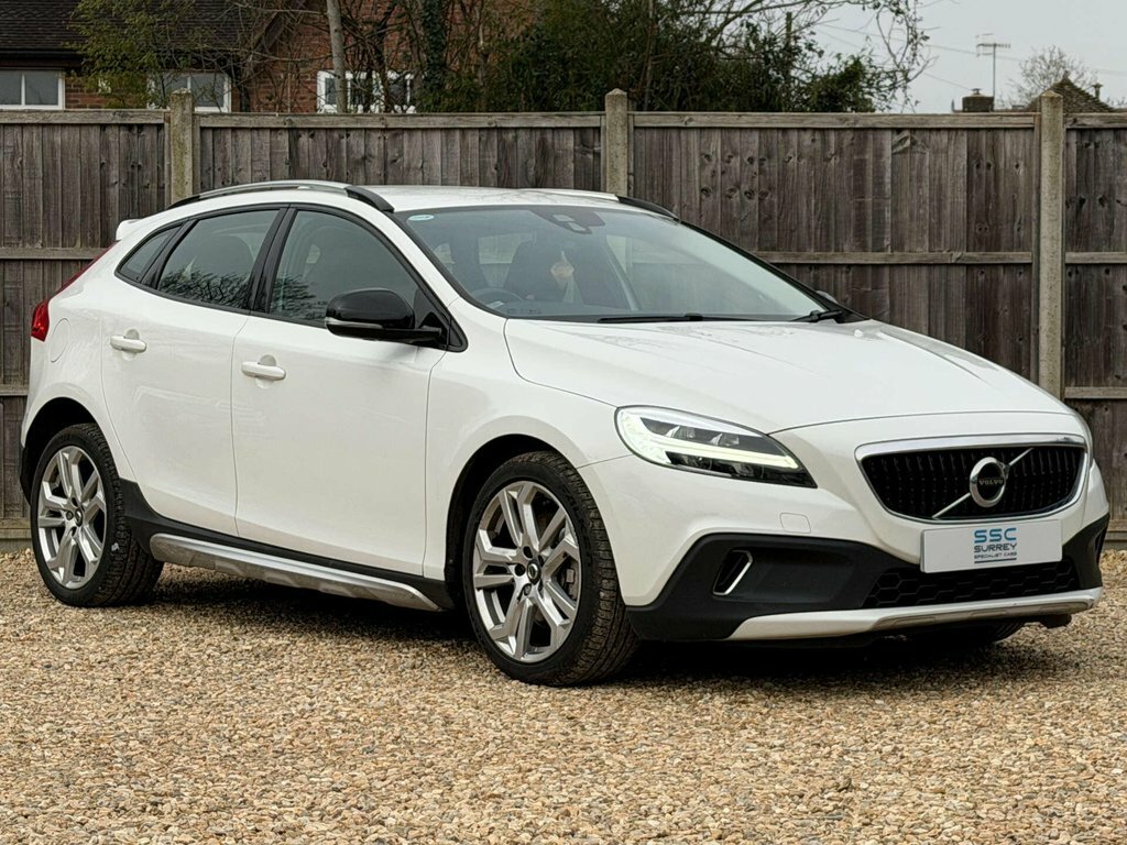 Volvo V40 Cross Country 1.5L Pro White