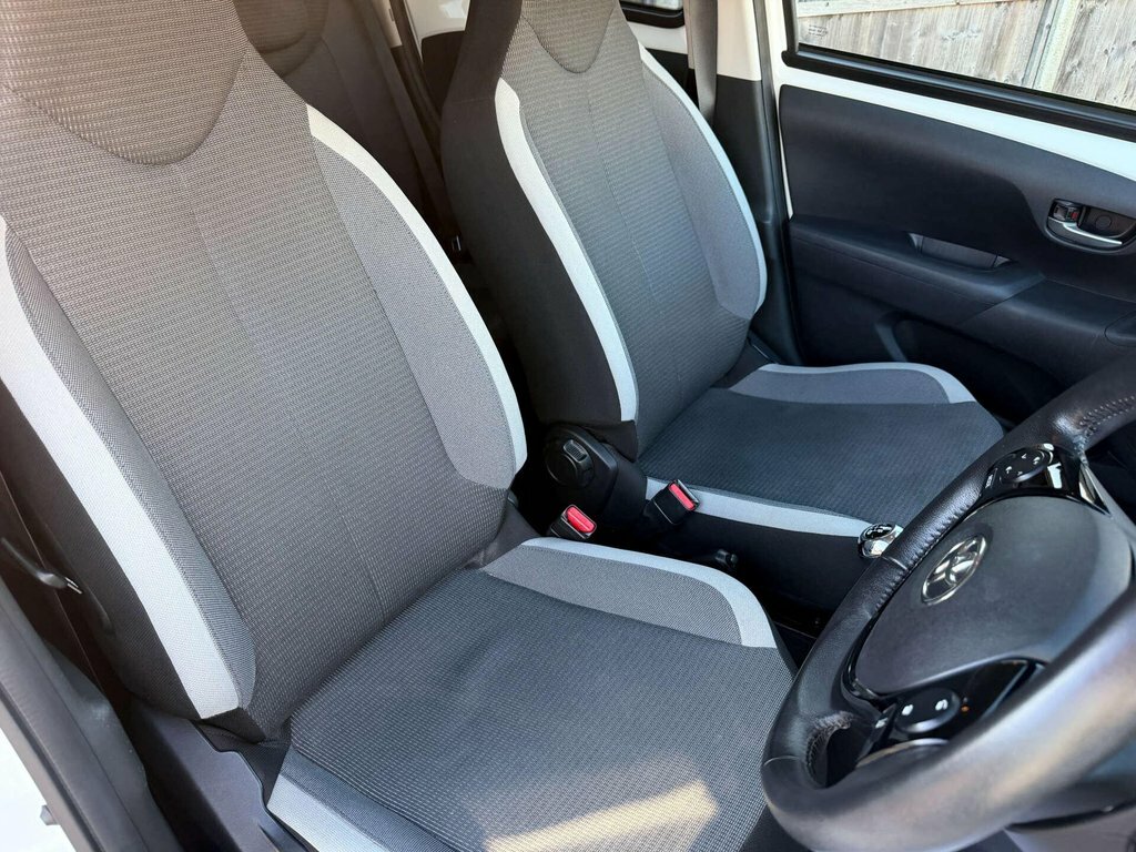 Toyota Aygo X 1L X-trend FY70TYF White #5