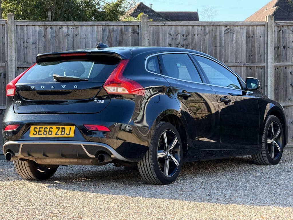 Volvo V40 1.5L R-design SE66ZBJ Black #3
